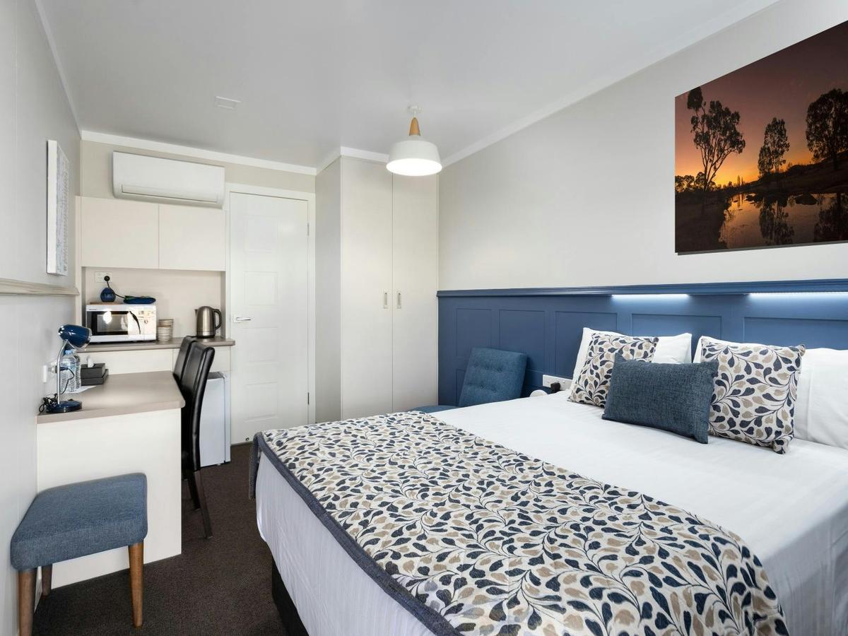 Deluxe Queen Room