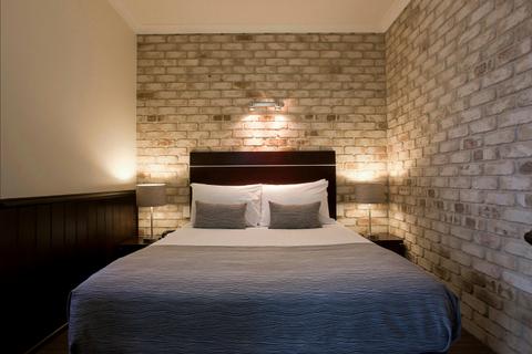 Executive Queen Spa Room