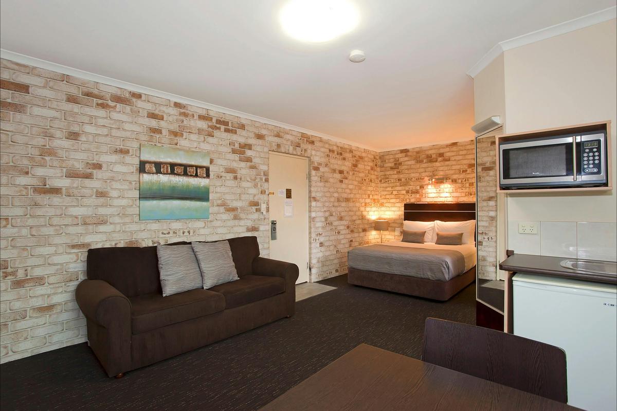 Executive Queen Spa Room