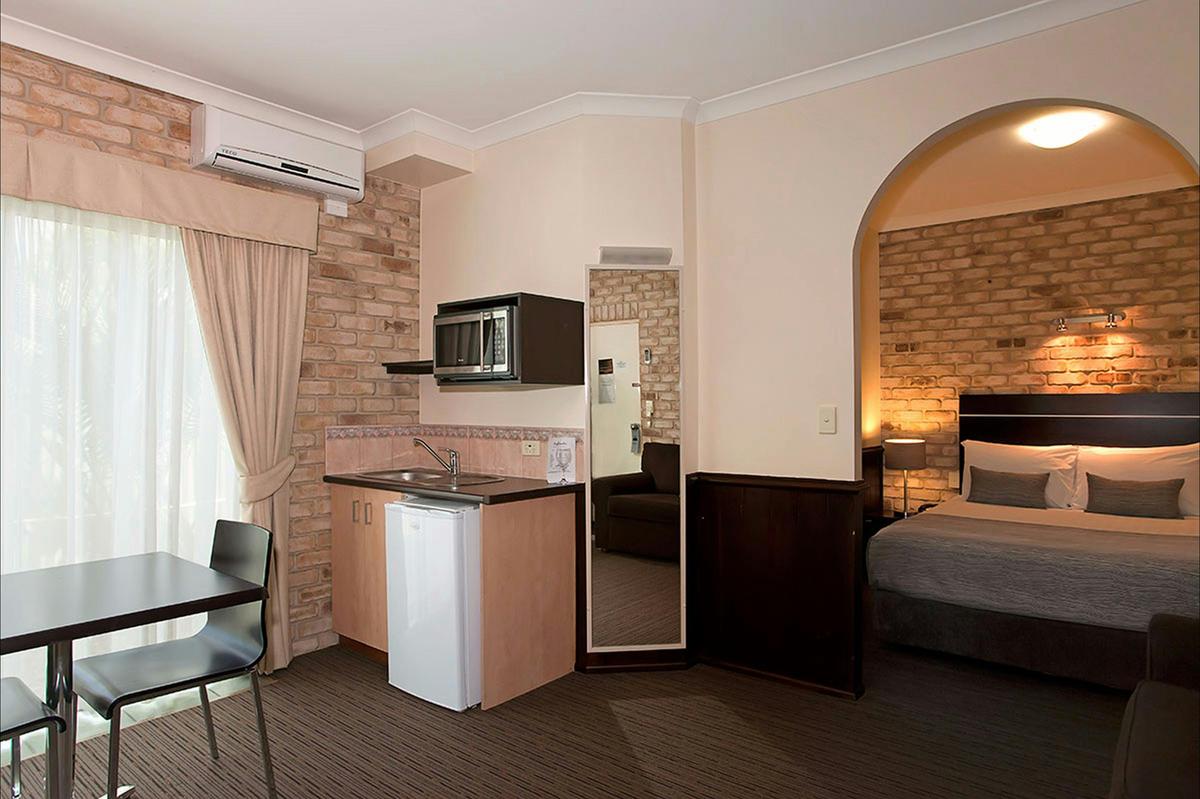 Executive Queen Spa Room