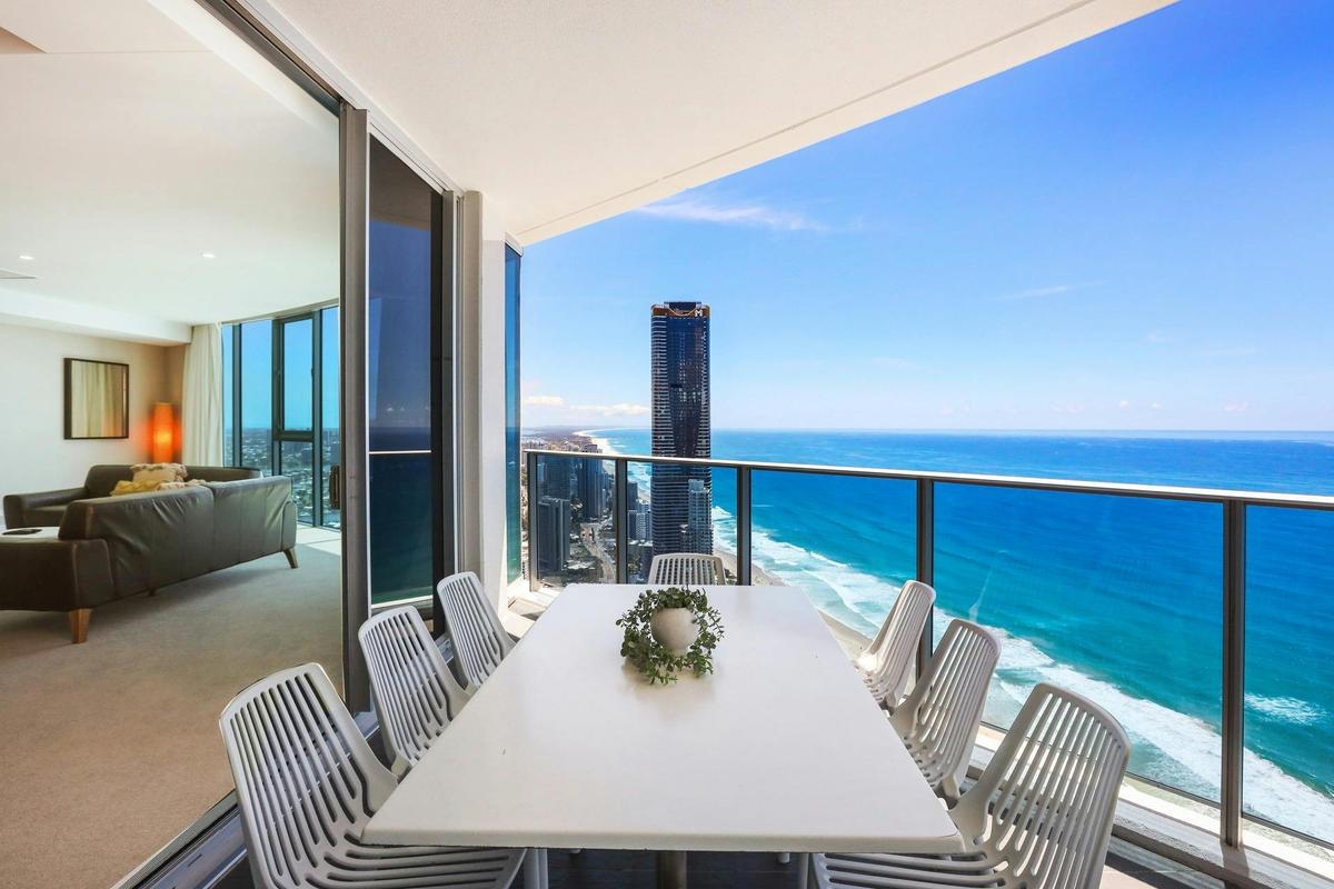 Spacious 4-Bedroom Apartment at Hilton Residences Surfers Paradise with Ocean Views