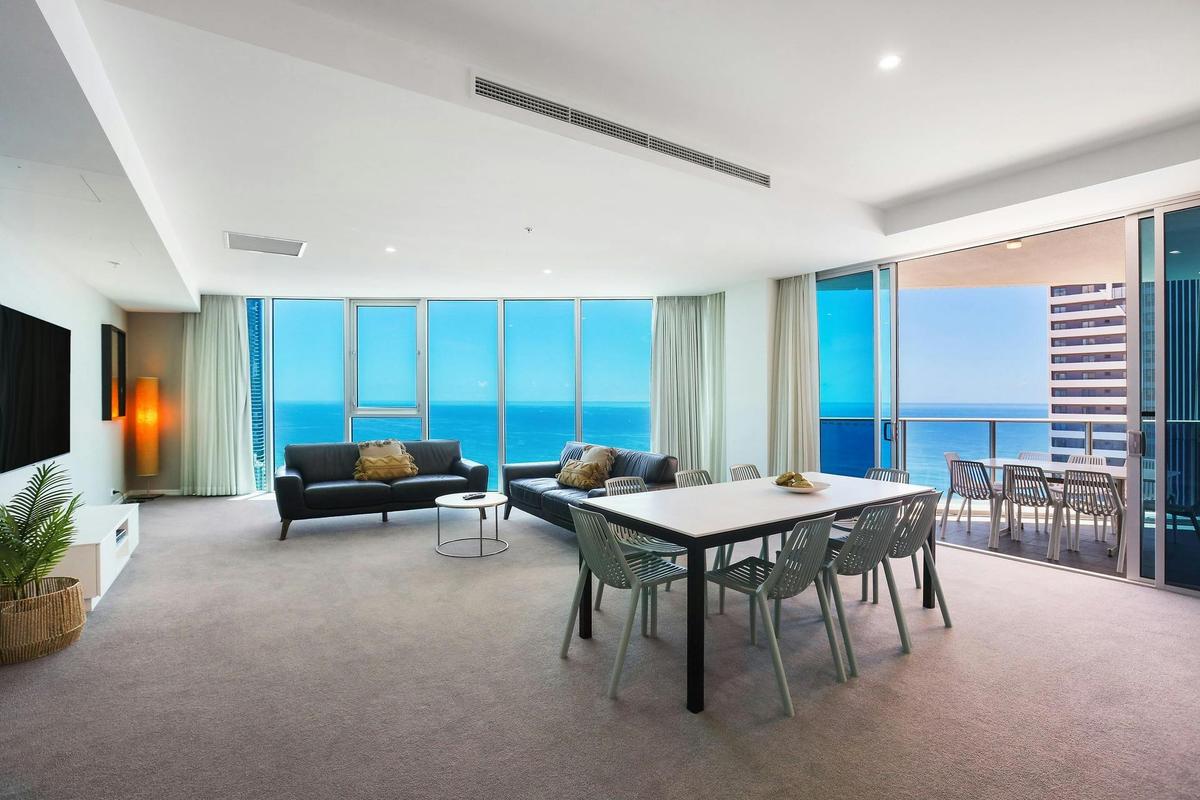 Spacious 4-Bedroom Apartment at Hilton Residences Surfers Paradise with Ocean Views
