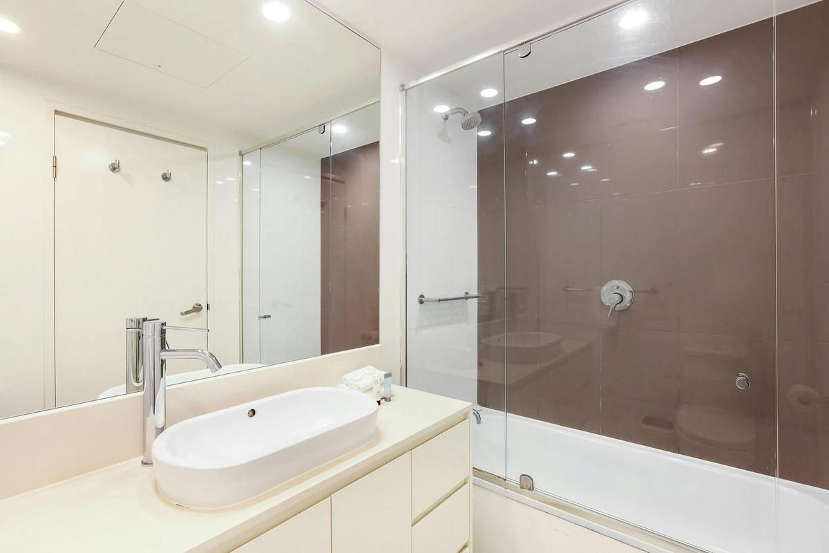 The Top Floor of the Boulevard Tower Level 32 Three-bedroom apartment  - H Residences