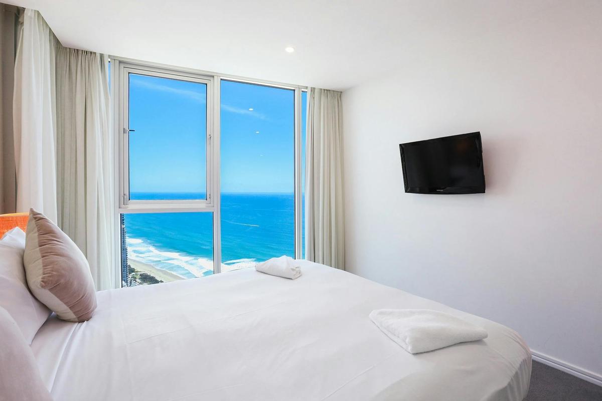 Spacious 4-Bedroom Apartment at Hilton Residences Surfers Paradise with Ocean Views