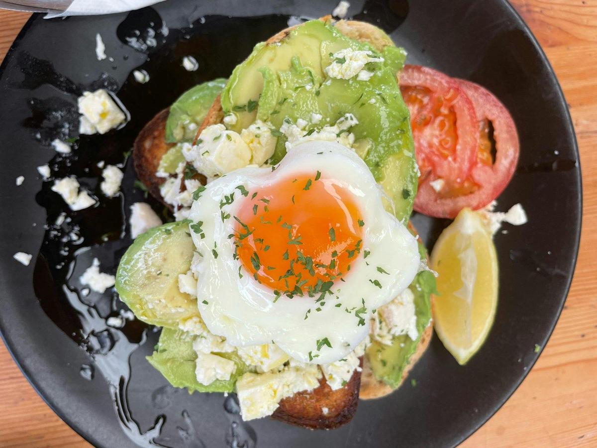 Smashed avo with a poached egg and feta - Harry's Place Cafe