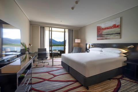 King Hilton Deluxe Room