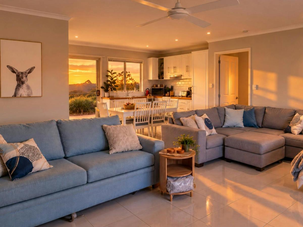 Lounge/Dining