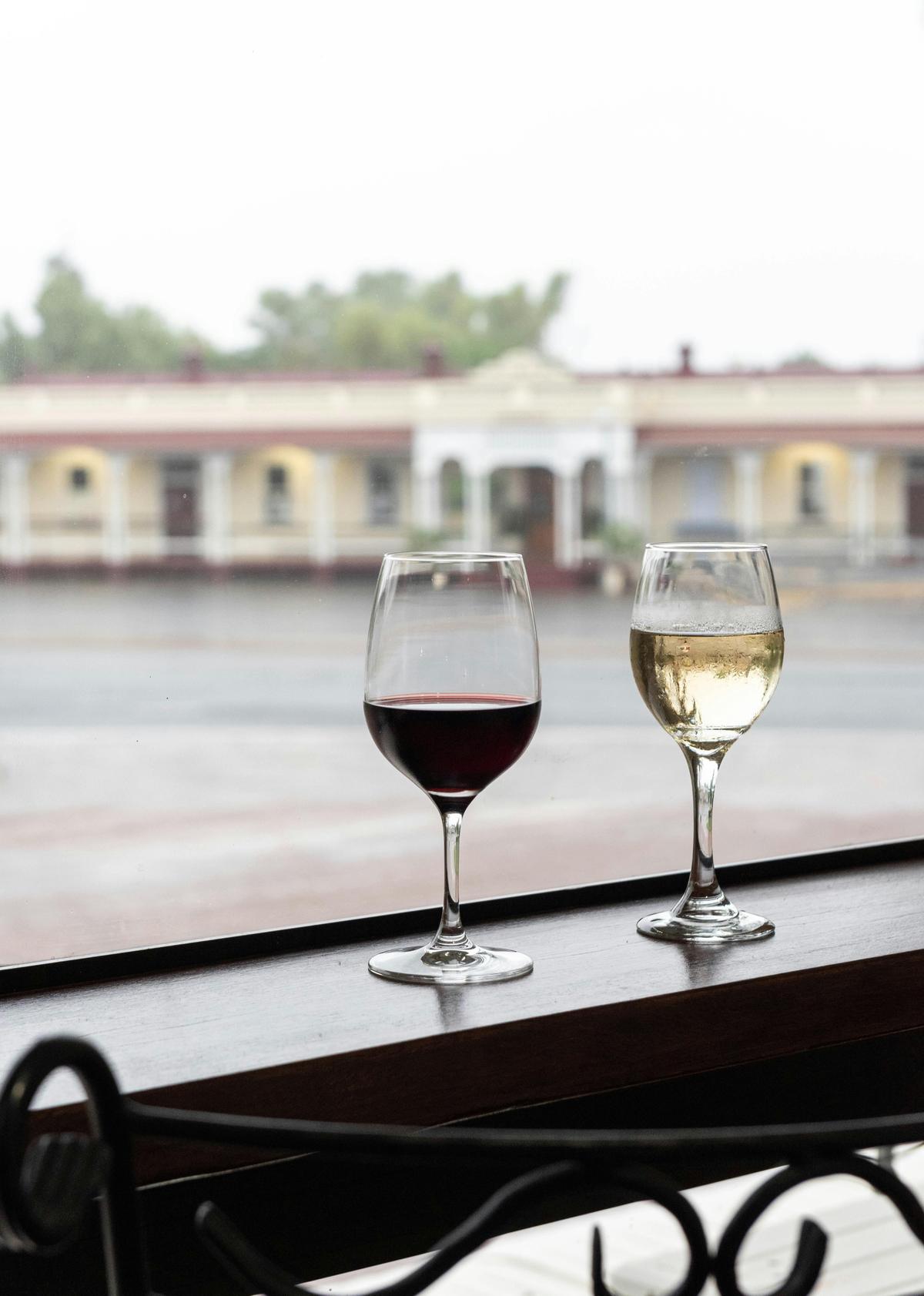 Harry's Restaurant & Bar - view to Longreach Railway Station
