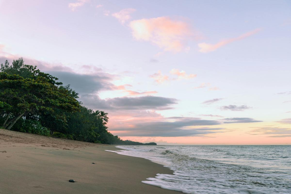 Holloways Beach