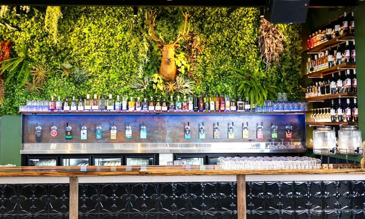 An impressive selection: 24 beer taps featuring in-house brews and a curated range of spirits