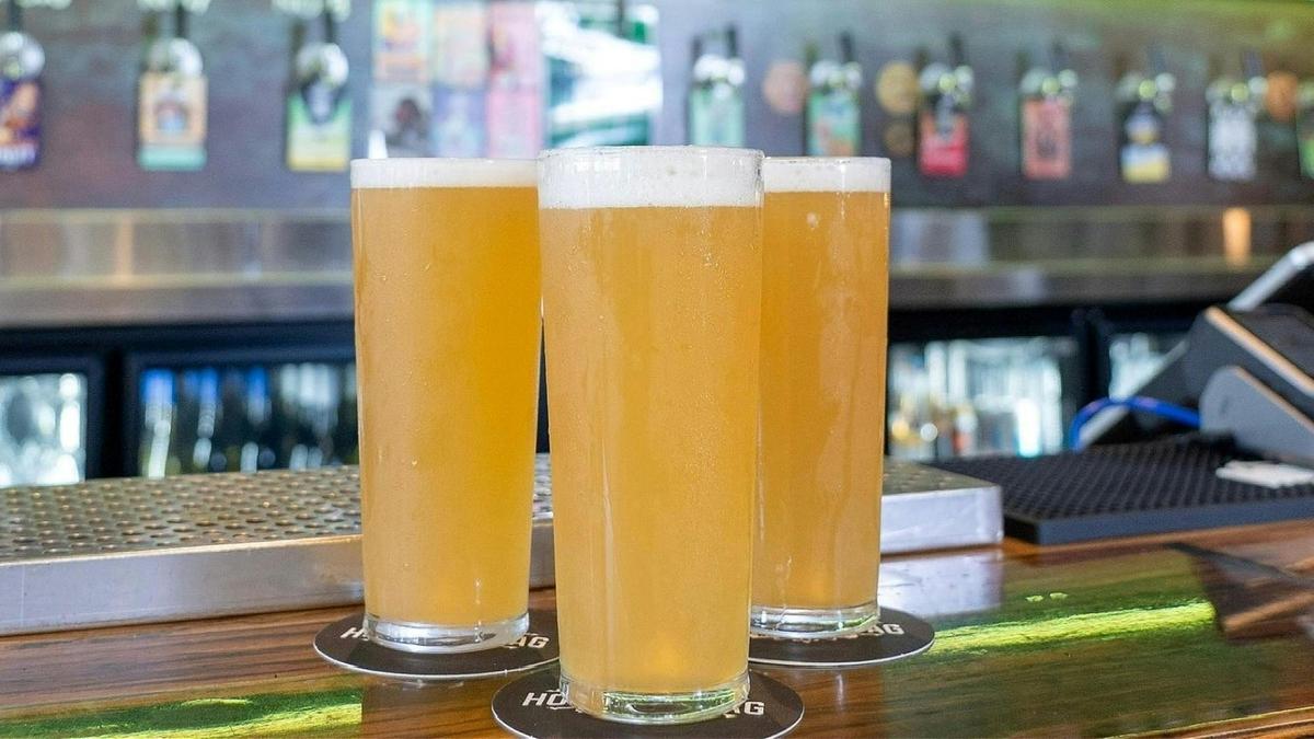 Cold, crisp and brewery-fresh: enjoy a range of house-brewed beers on tap