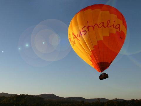 Cairns Hot Air Ballooning and Door to Door transfers