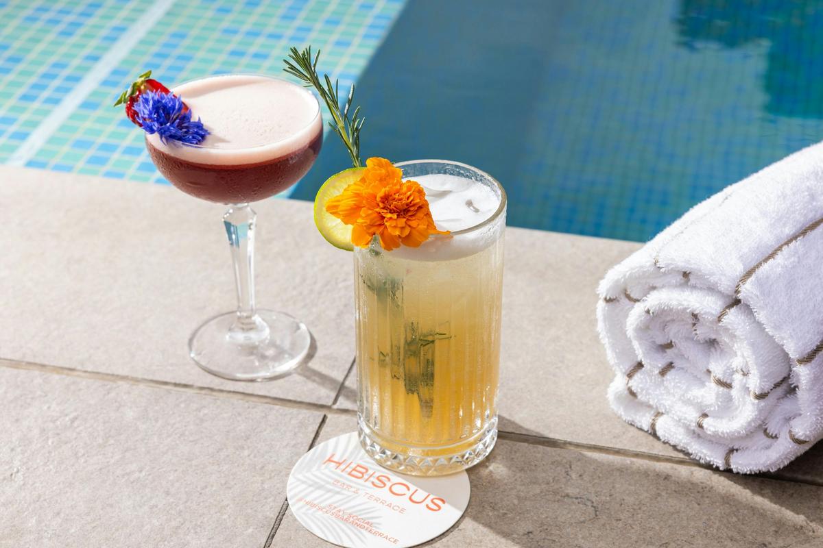 Cocktails by the pool - Hibiscus Bar & Terrace