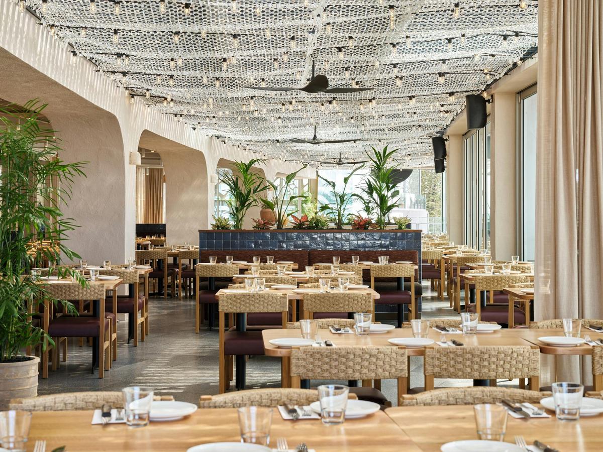 Hurricane's Surfers Paradise - Restaurant Interiors by Steven Woodburn