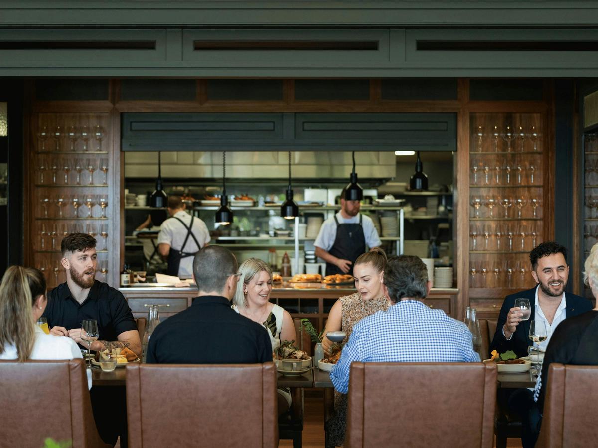 Homage group dining