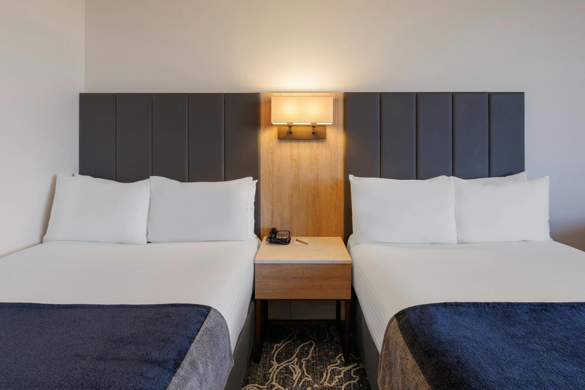 Deluxe Twin Balcony Room
