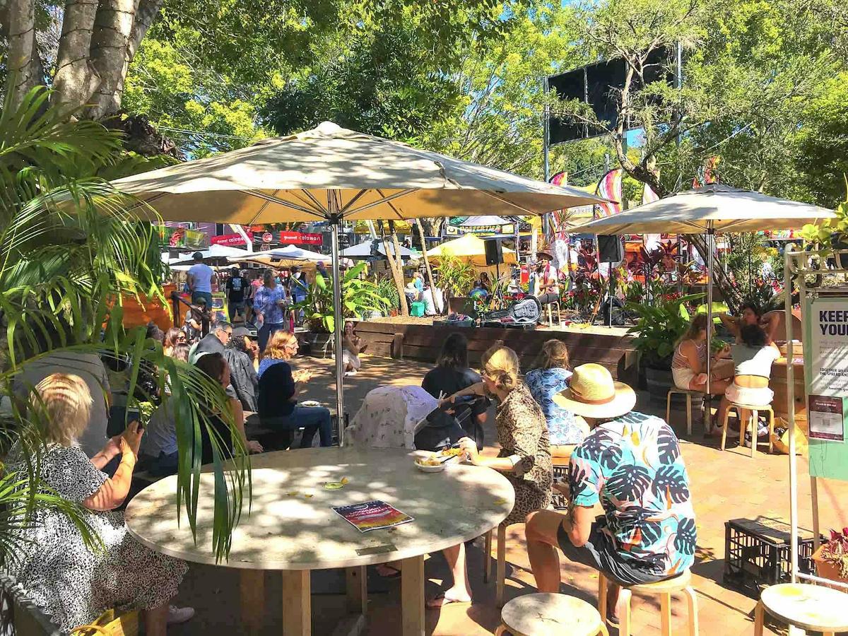 Eumundi Tour Deluxe with Eumundi Markets, Coffee Roasters, Lookout, and Gourmet Lunch at The Doonan
