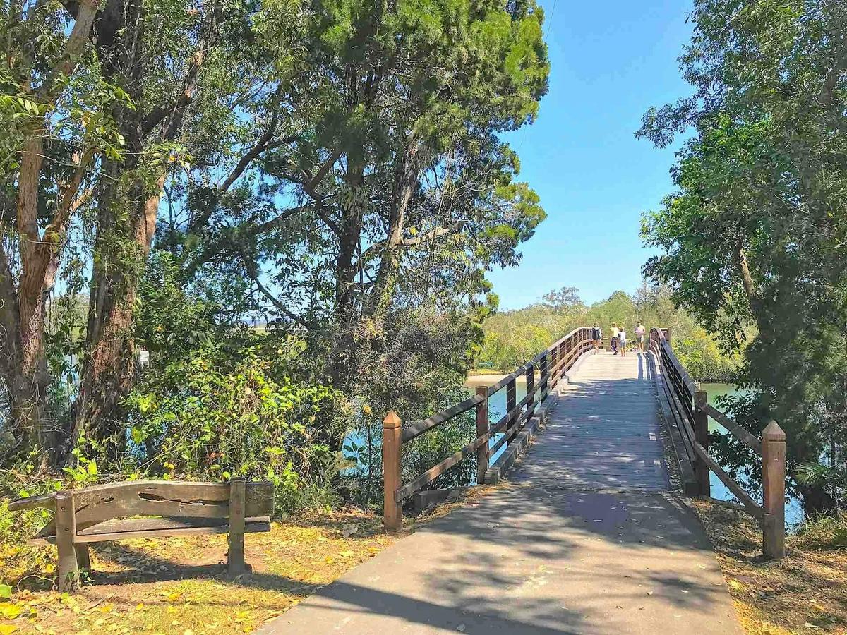 Secrets of Noosa Tour with Oceanview Lunch, Lookout, Art, Nature, History & Noosa River Ferry