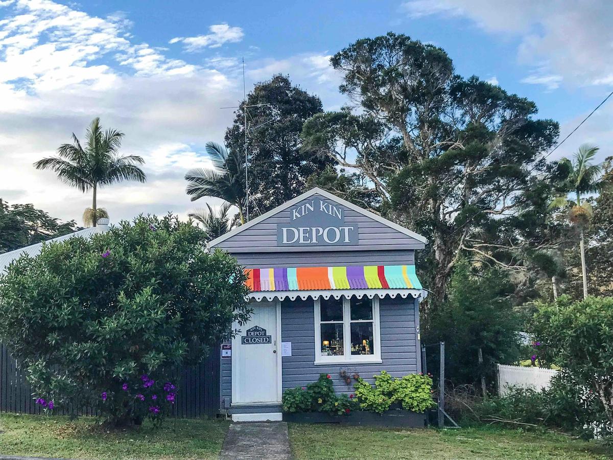 Noosa Hinterland Tour with Gourmet Lunch, Wine and Cheese, Mead, Lookout, Villages & Everglades Lake