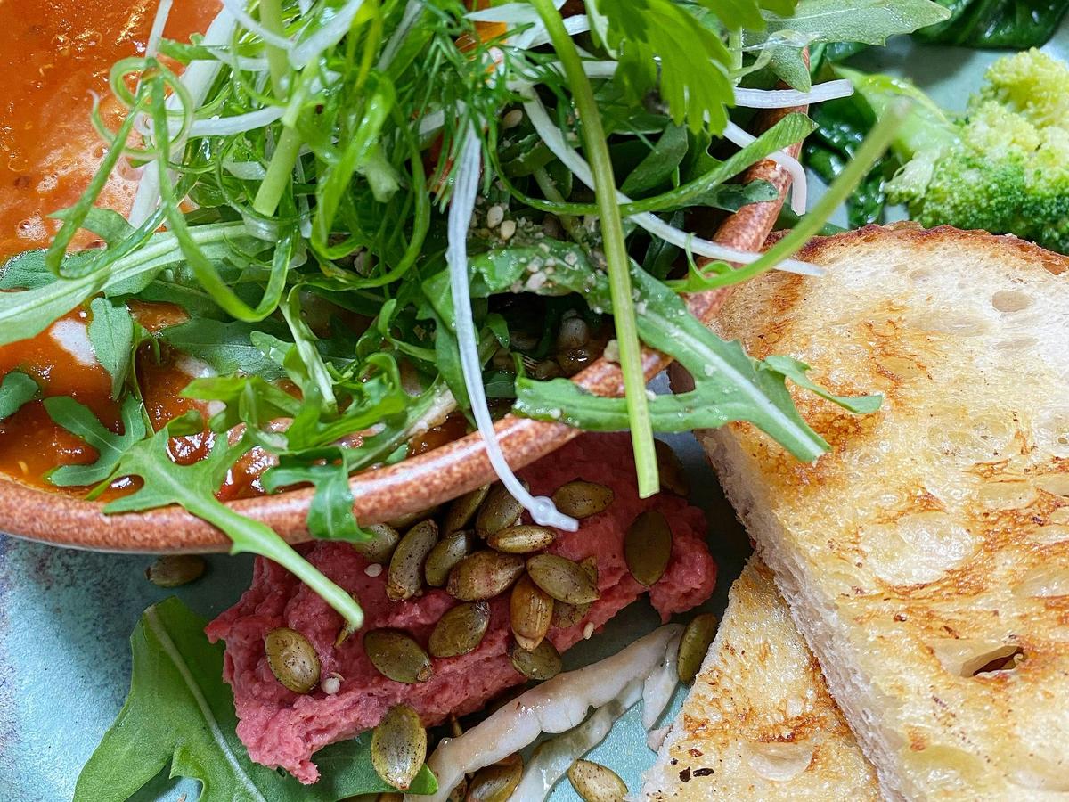 Noosa Hinterland Tour with Gourmet Lunch, Wine and Cheese, Mead, Lookout, Villages & Everglades Lake