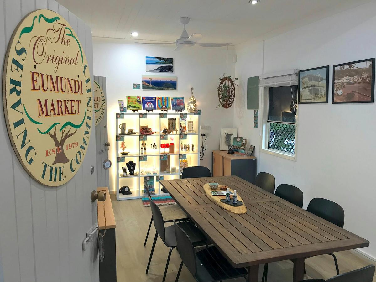 Eumundi Tour Deluxe with Eumundi Markets, Coffee Roasters, Lookout, and Gourmet Lunch at The Doonan