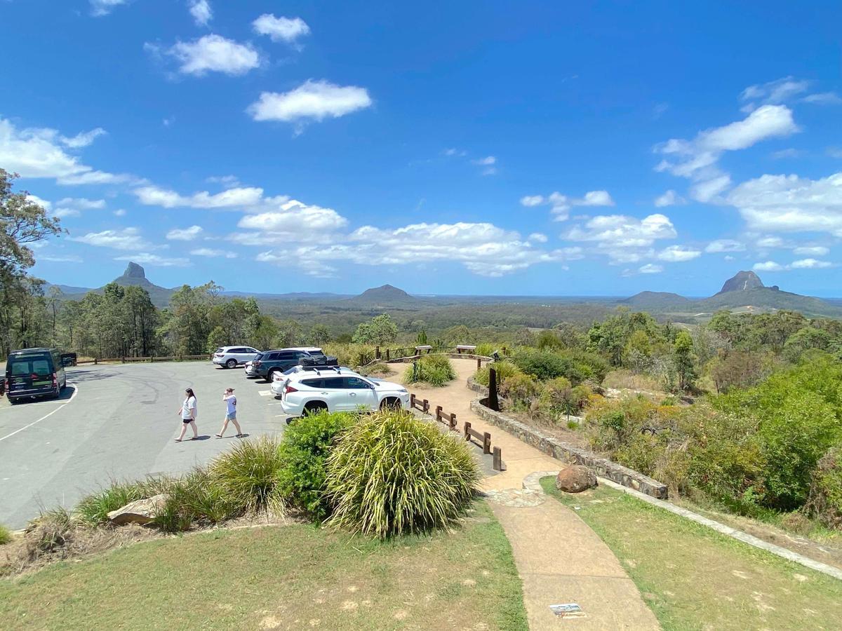 Glass House Mountains Tour with Lunch, Lookouts, Nature and Culture