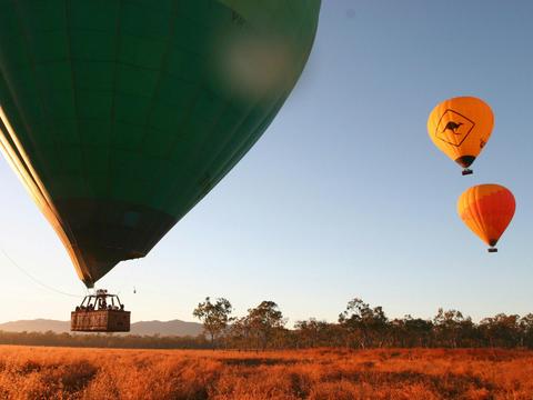 VIP upgrade Brisbane Hot Air Ballooning and Breakfast and Door to Door Transfers