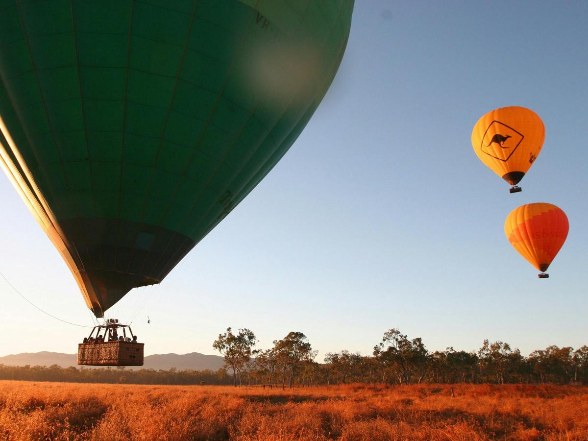 VIP upgrade Brisbane Hot Air Ballooning and Breakfast and Door to Door Transfers