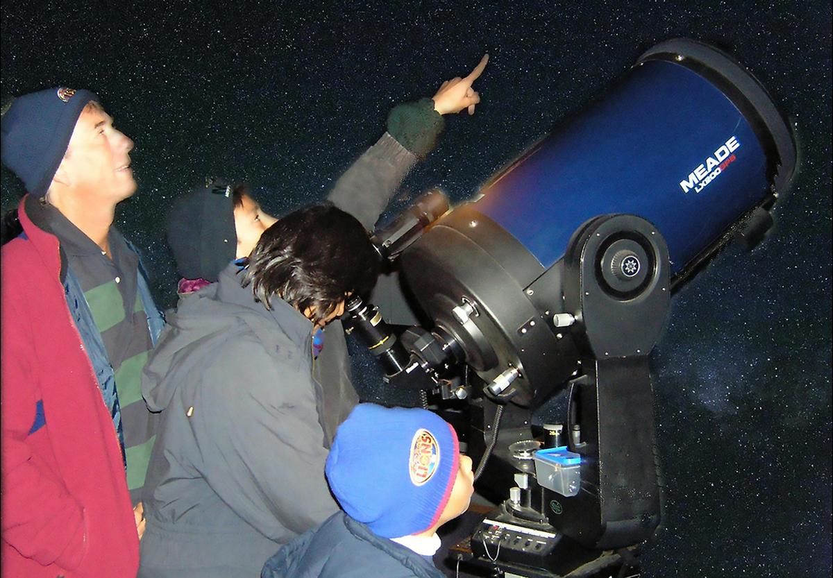 Stargazing is a family affair.