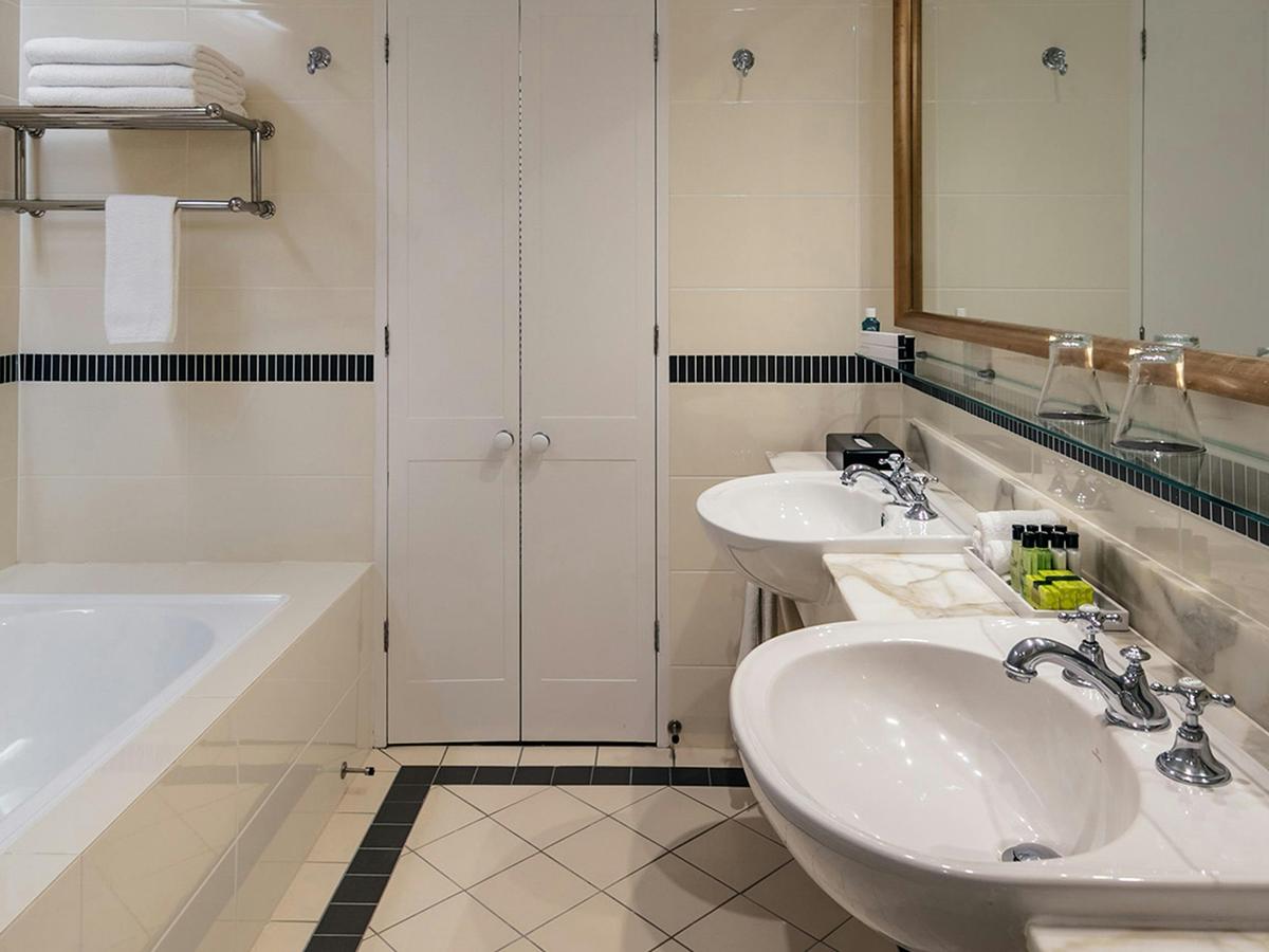 Club Queenslander Suite