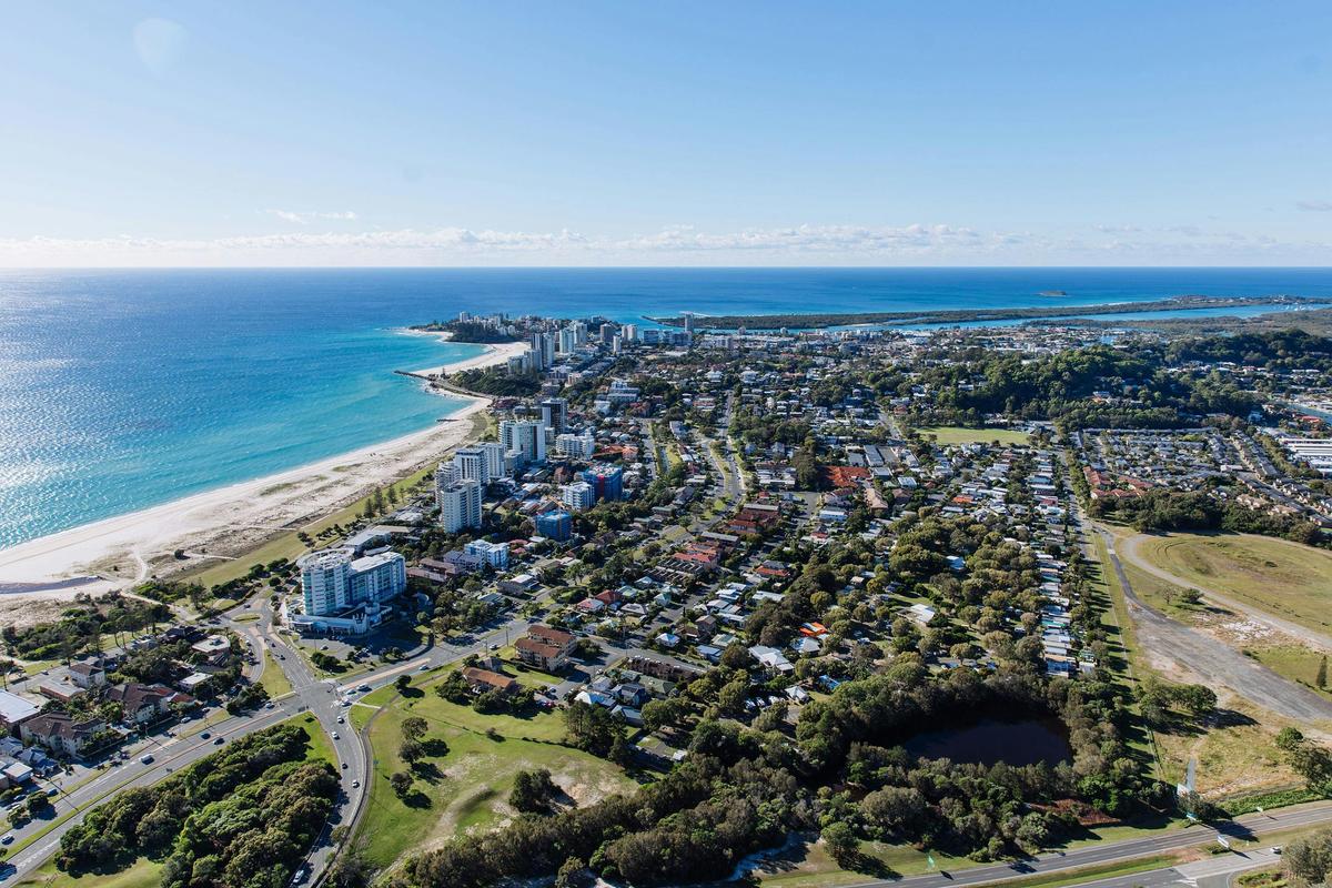 Great location within a stroll of the surf beach