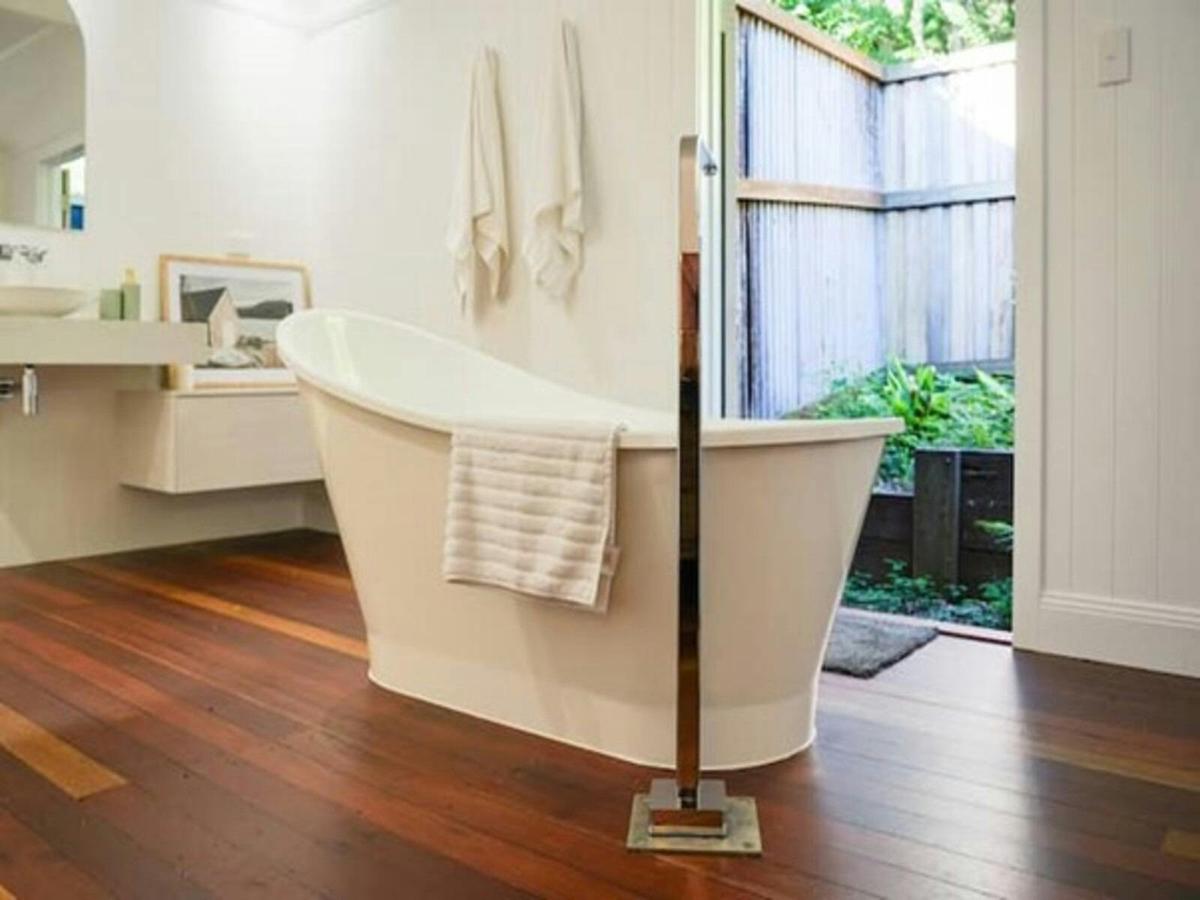 House - Main Bath