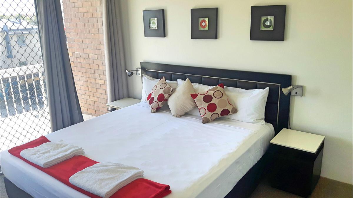 2 x Bedroom Apartment King Size bed in master bedroom