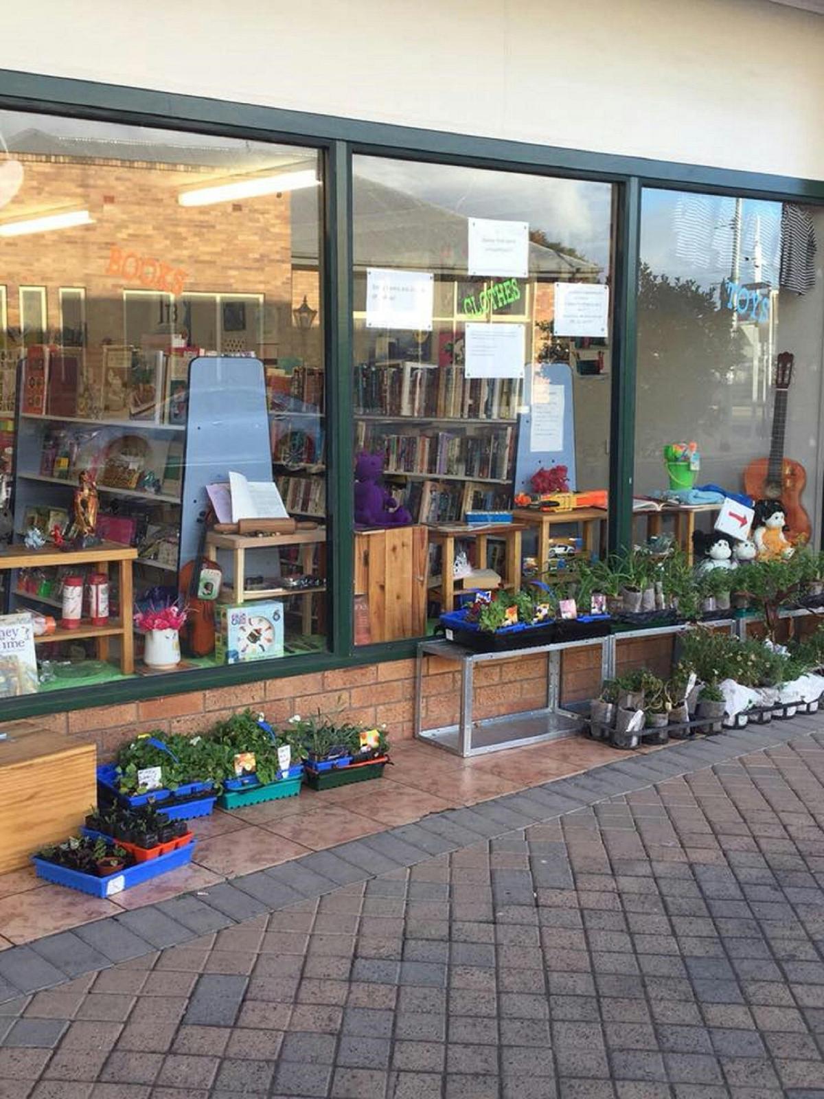 Di's Emporium and Book Exchange