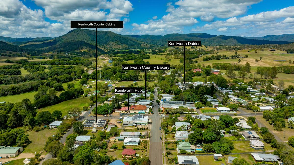 Aerial shot of Kenilworth Country Cabins in Town