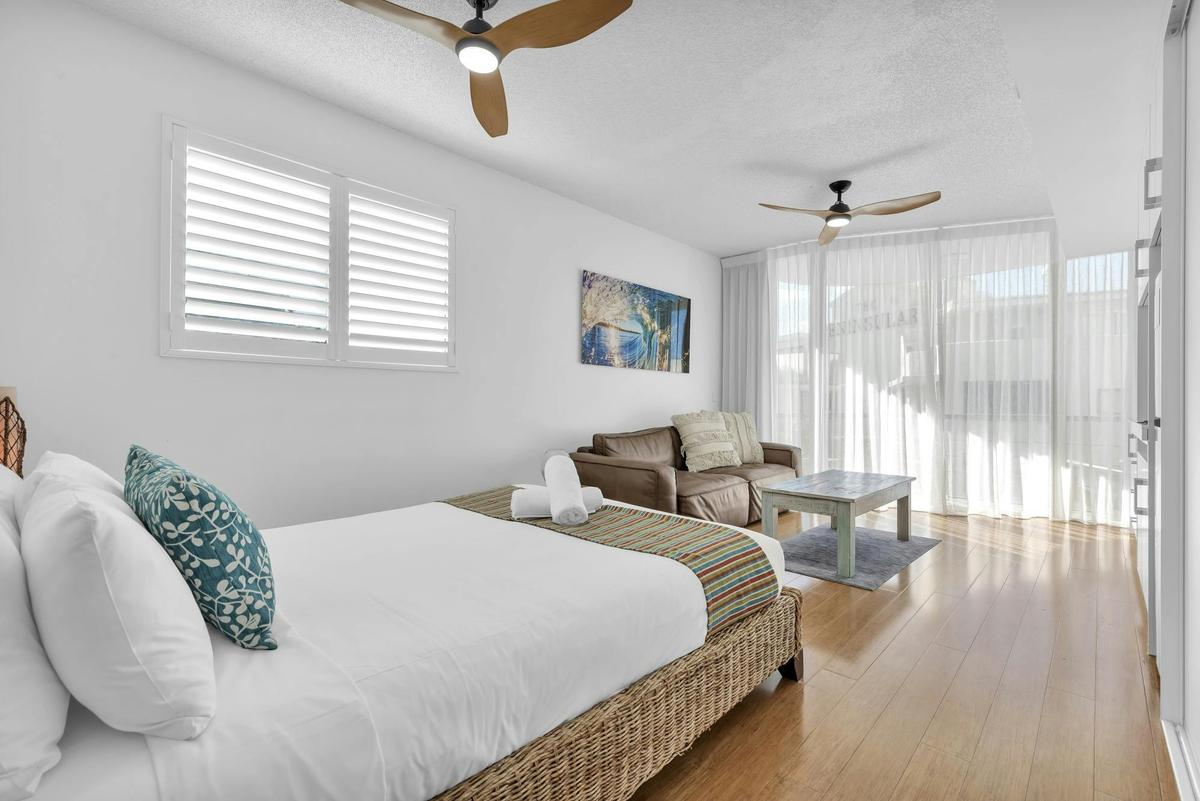 Studio Beach Executive
