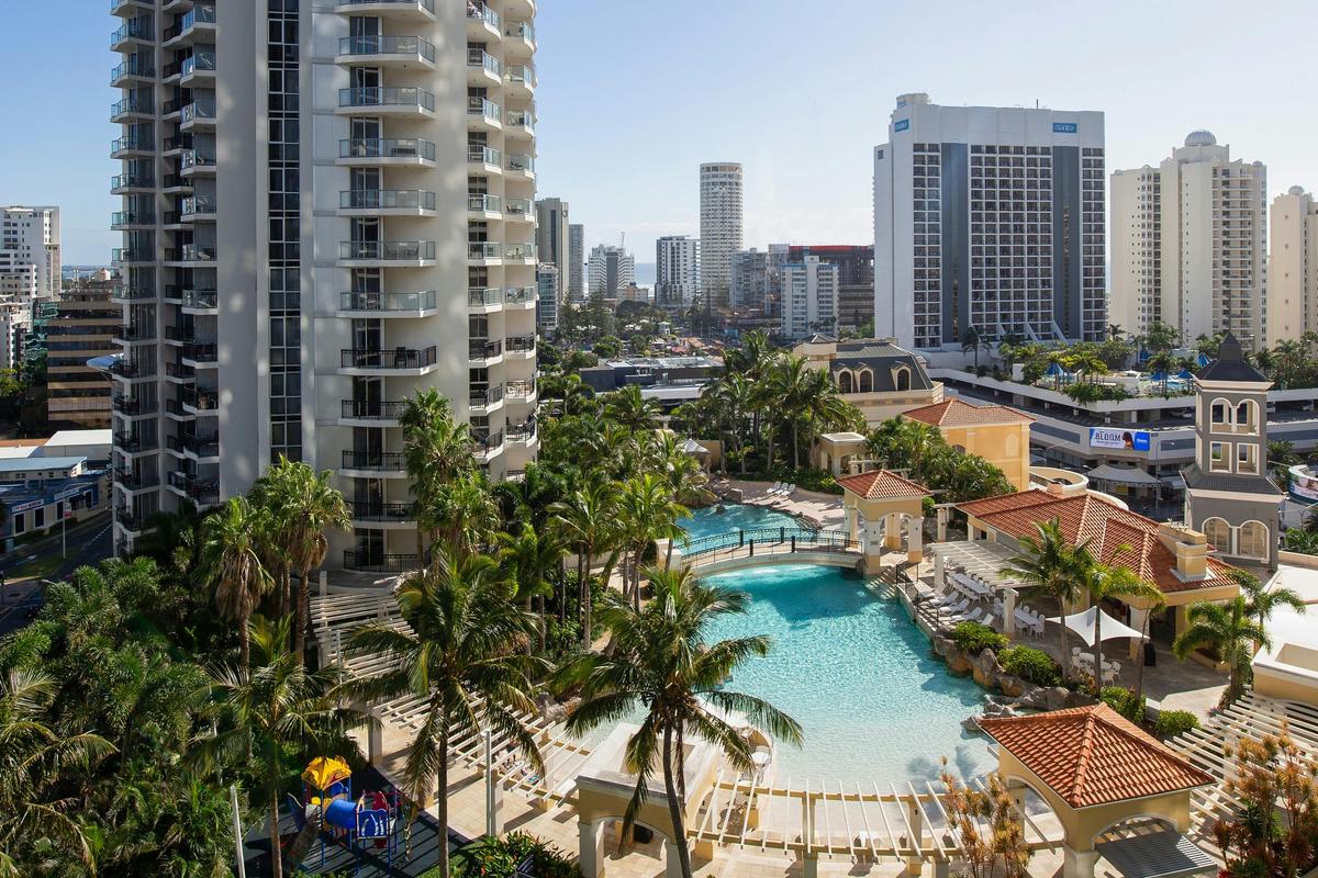 Mantra Towers of Chevron - Swimming Pool
