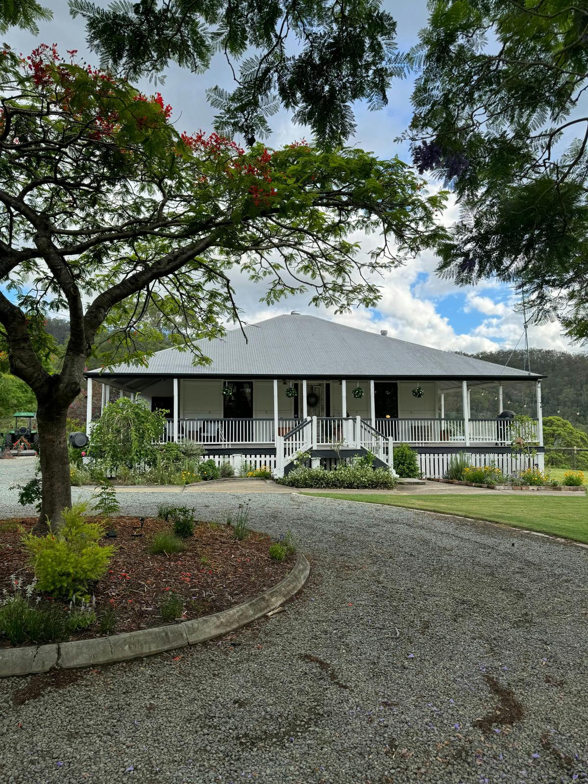 Beautiful Queenslander set abover 40 acres