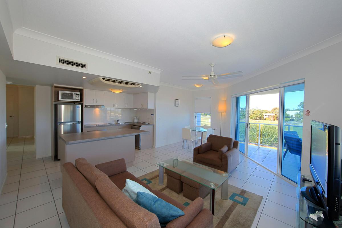 Kitchen, Lounge & Dining area