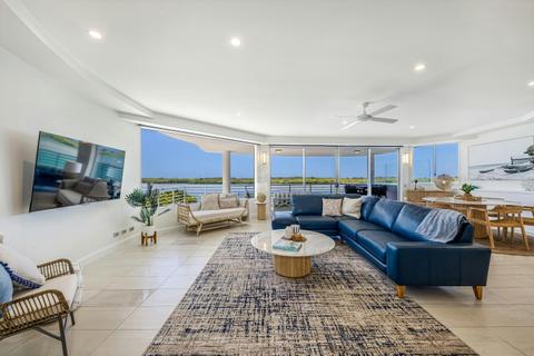 3 Bedroom Luxury Waterfront Apartment