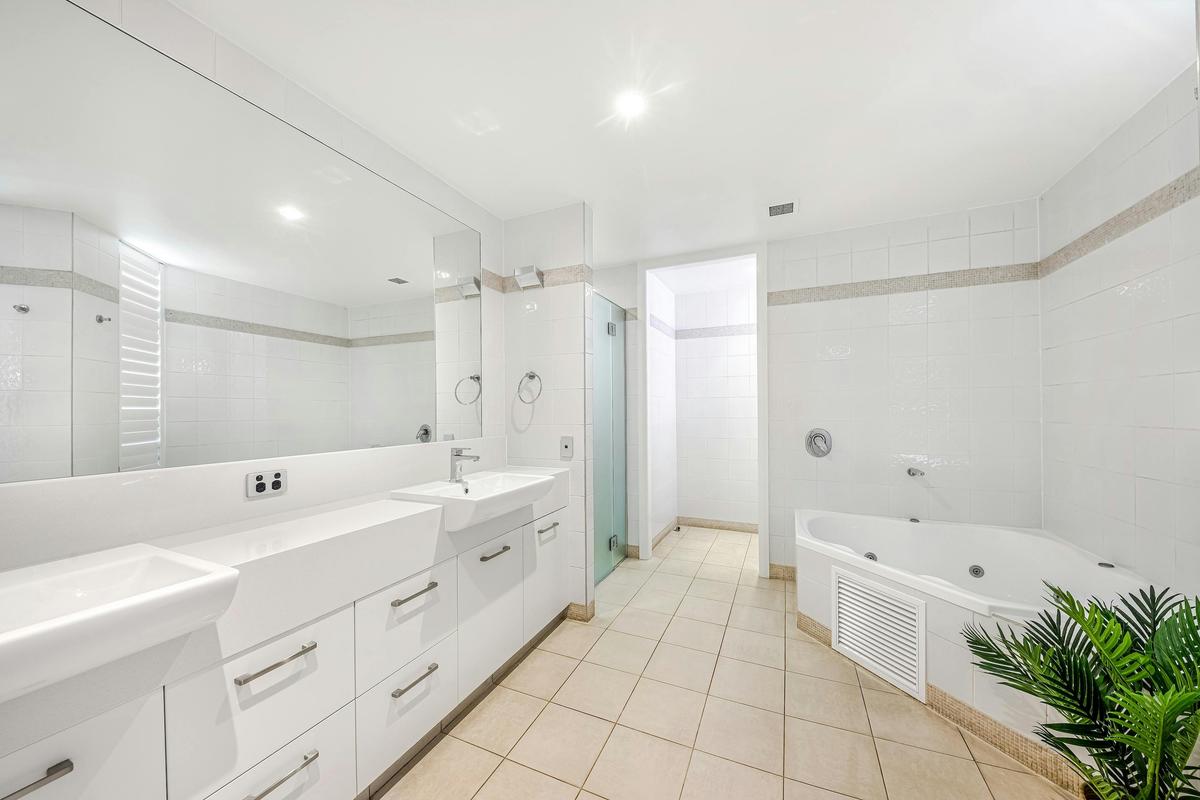 3 Bedroom Luxury Waterfront Apartment