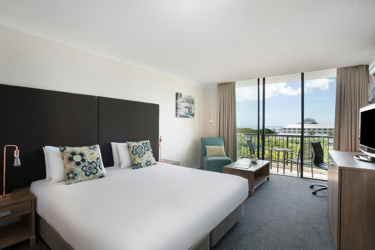 Mantra Esplanade - Hotel Room