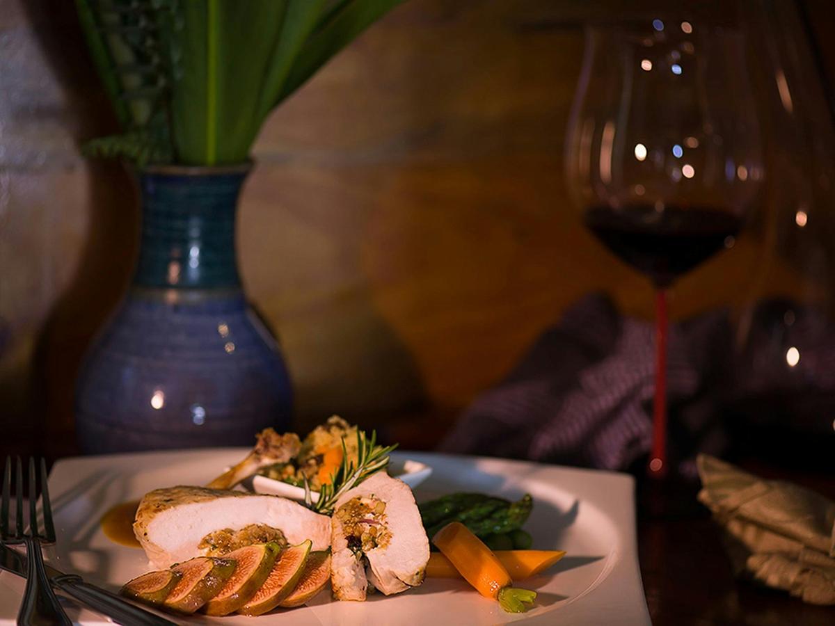 Evening Dining at Lillypillys