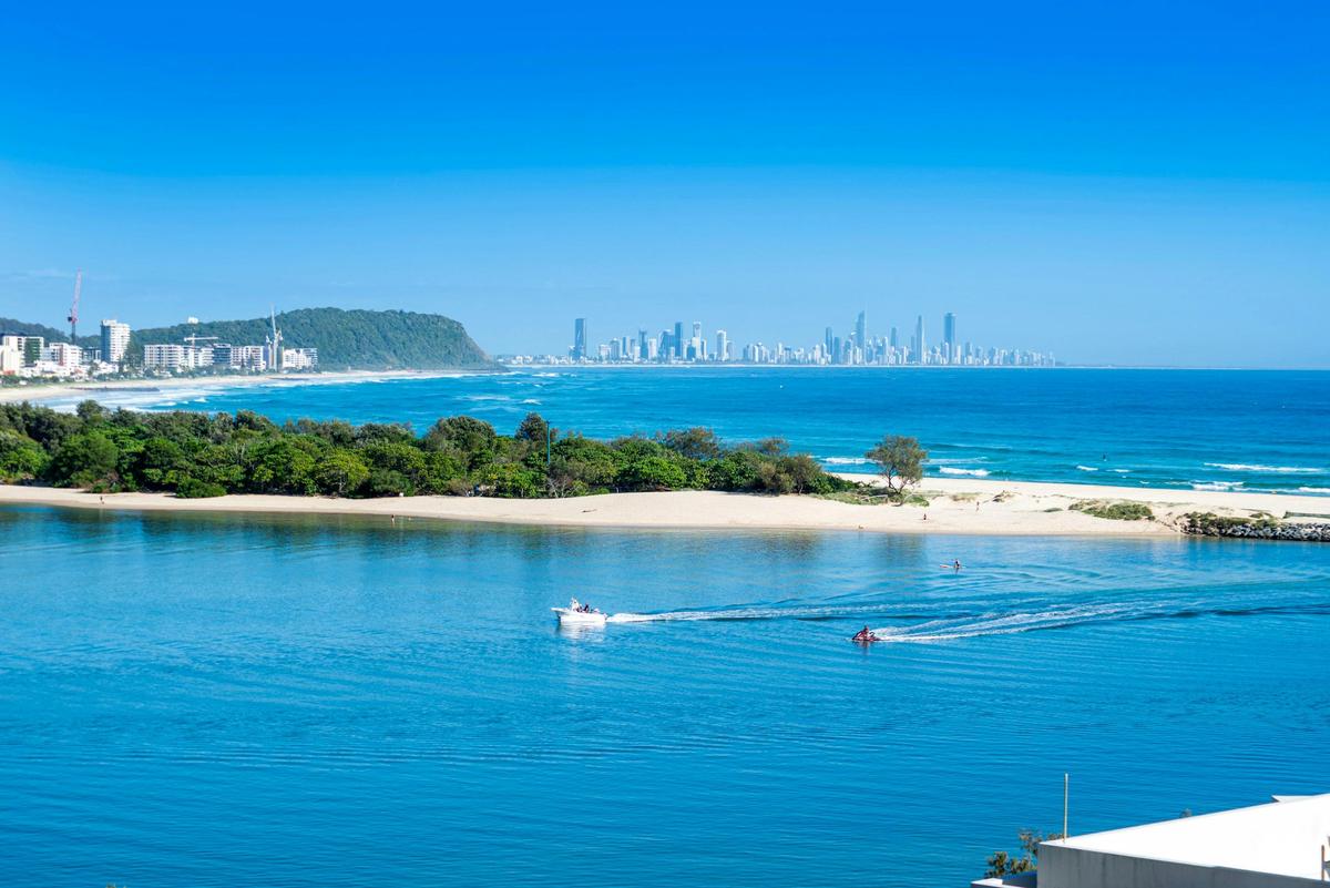 Spectacular views across Currumbin Estuary the Pacific Ocean to Surfers Paradise
