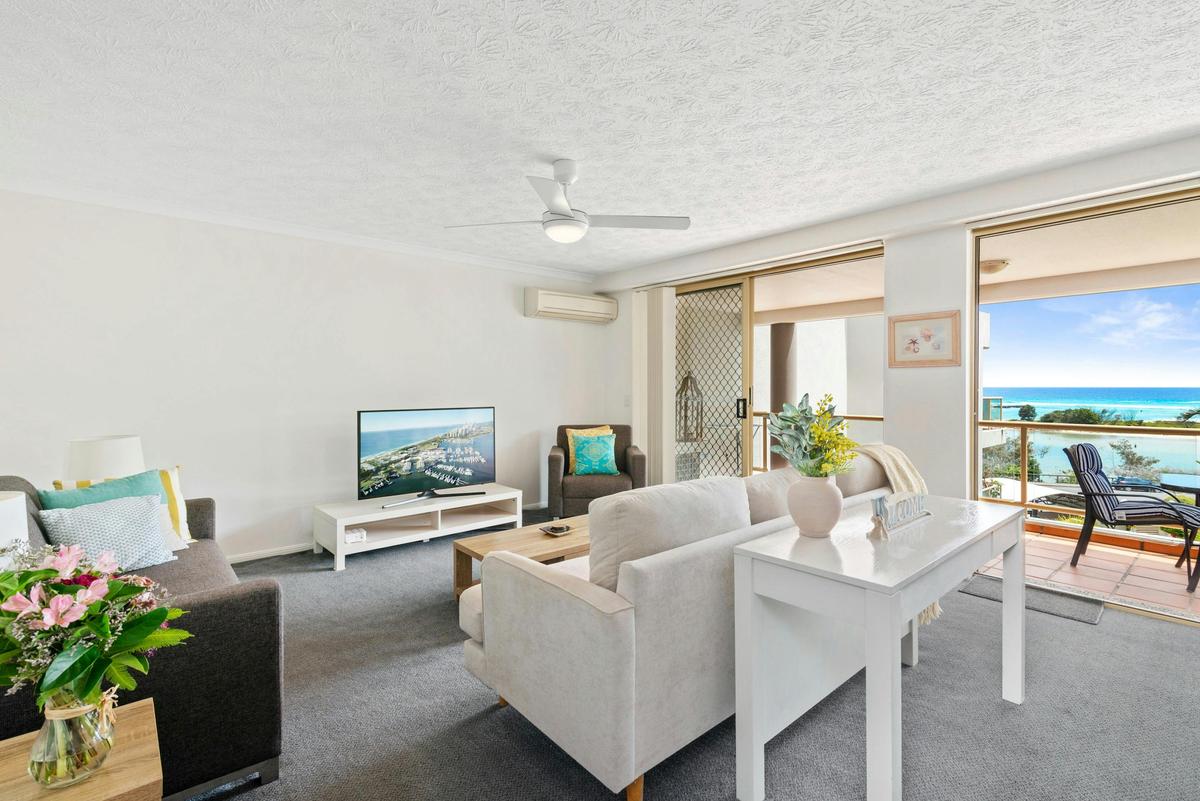 Spacious cosy apartments with large balcony's stunning views, free parking and free WiFi