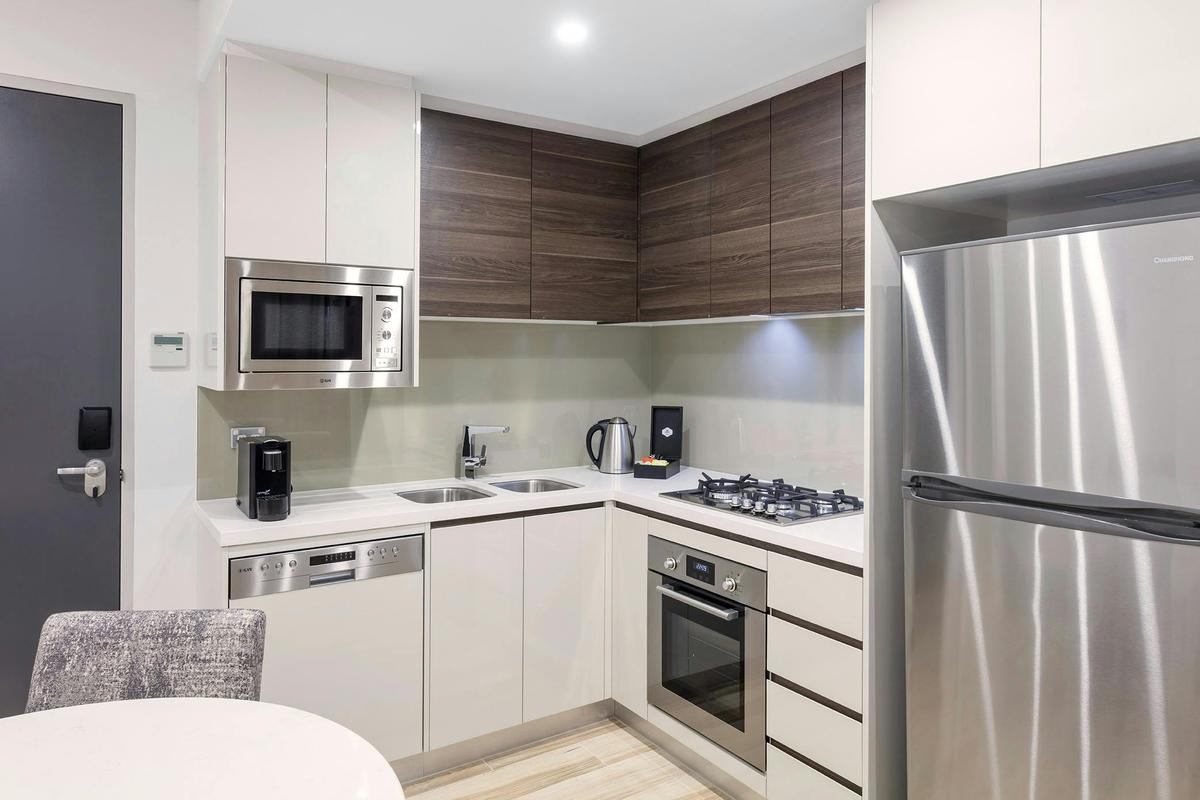 1 Bedroom Balcony Ocean Suite - Kitchen