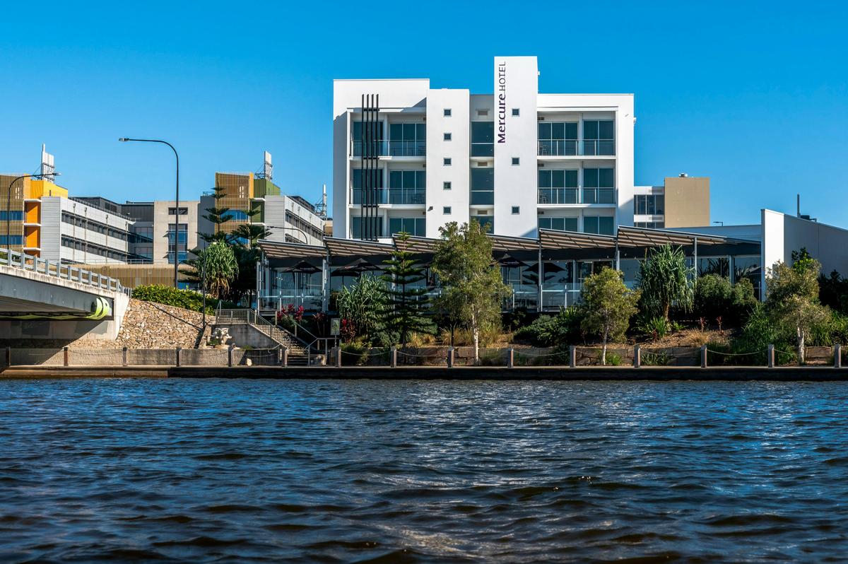 Mercure Kawana Waters