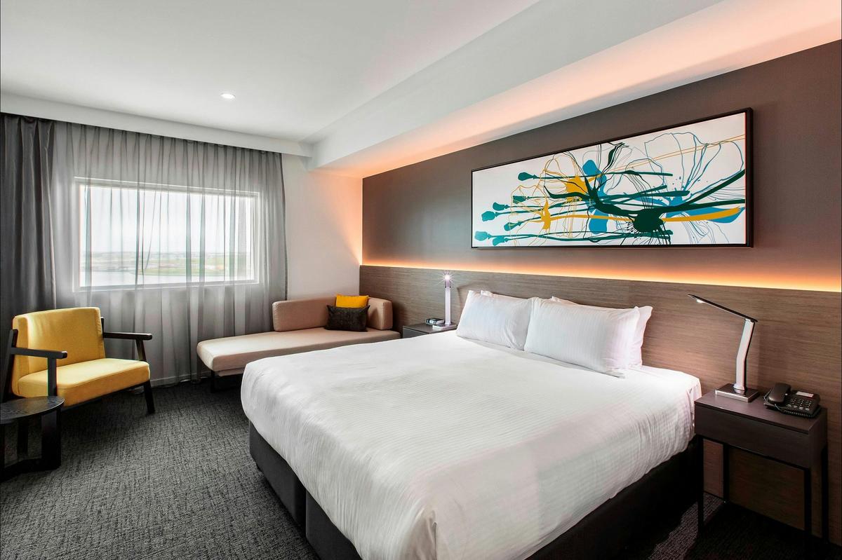 Delux King Size Room - Mercure Sunshine Coast Kawana Waters