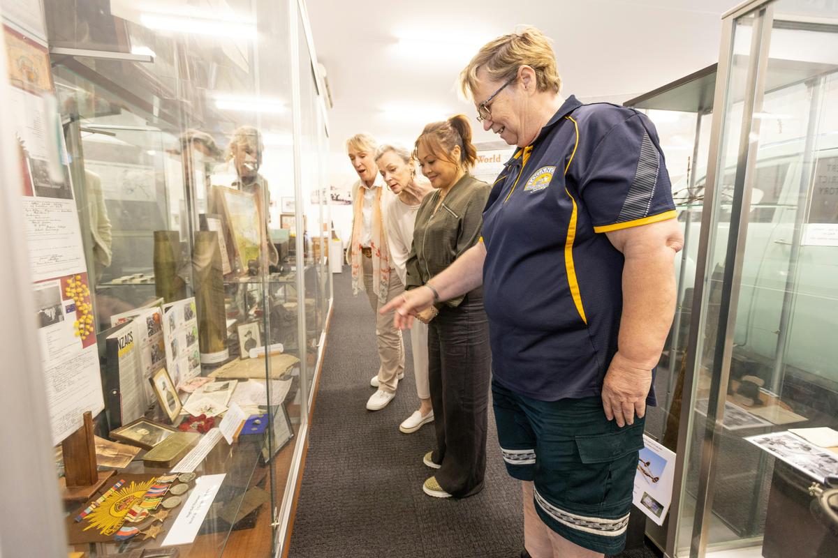 Viewing the WWI and WWII displays