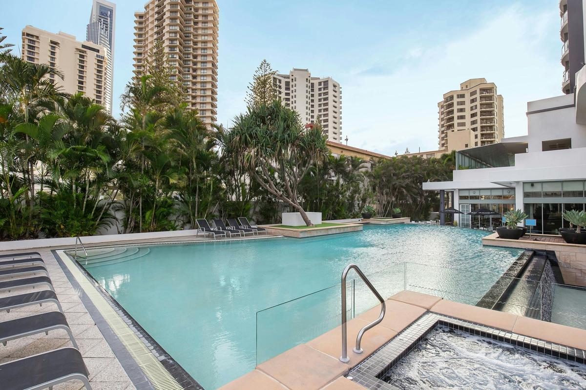 Mantra Legends Hotel - Swimming Pool